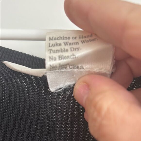 Misook Black Sheath Dress with Crew Neck and Short Sleeves - Picture 4 of 4